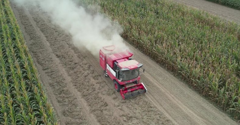 三年買兩臺(tái)中聯(lián)收獲花生機(jī) 收獲花生的得力助手 1712500953623171.png