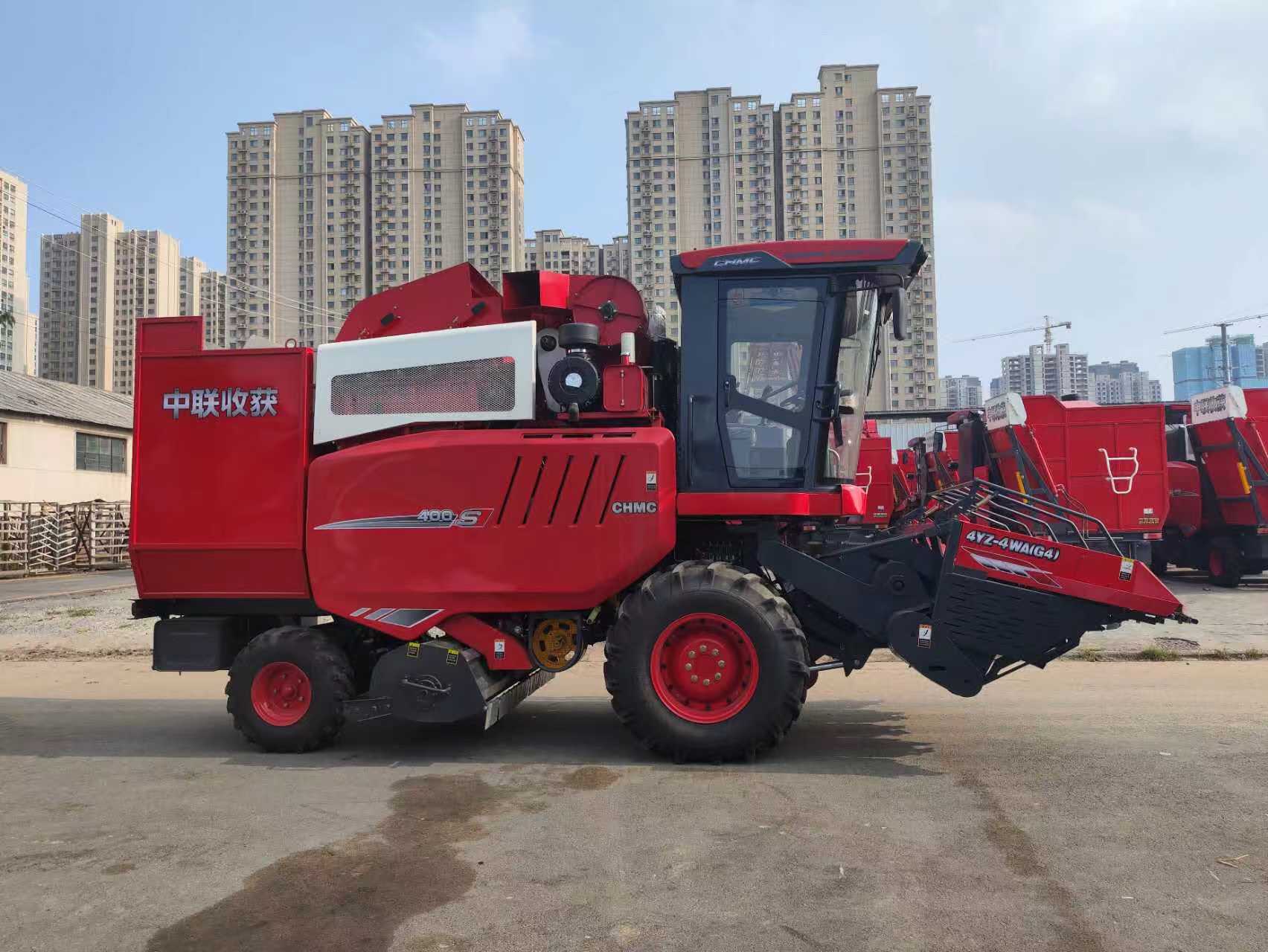 中聯(lián)收獲玉米機(jī) 用戶說好才是真的好 4YZ-4WA自走式玉米收獲機(jī)