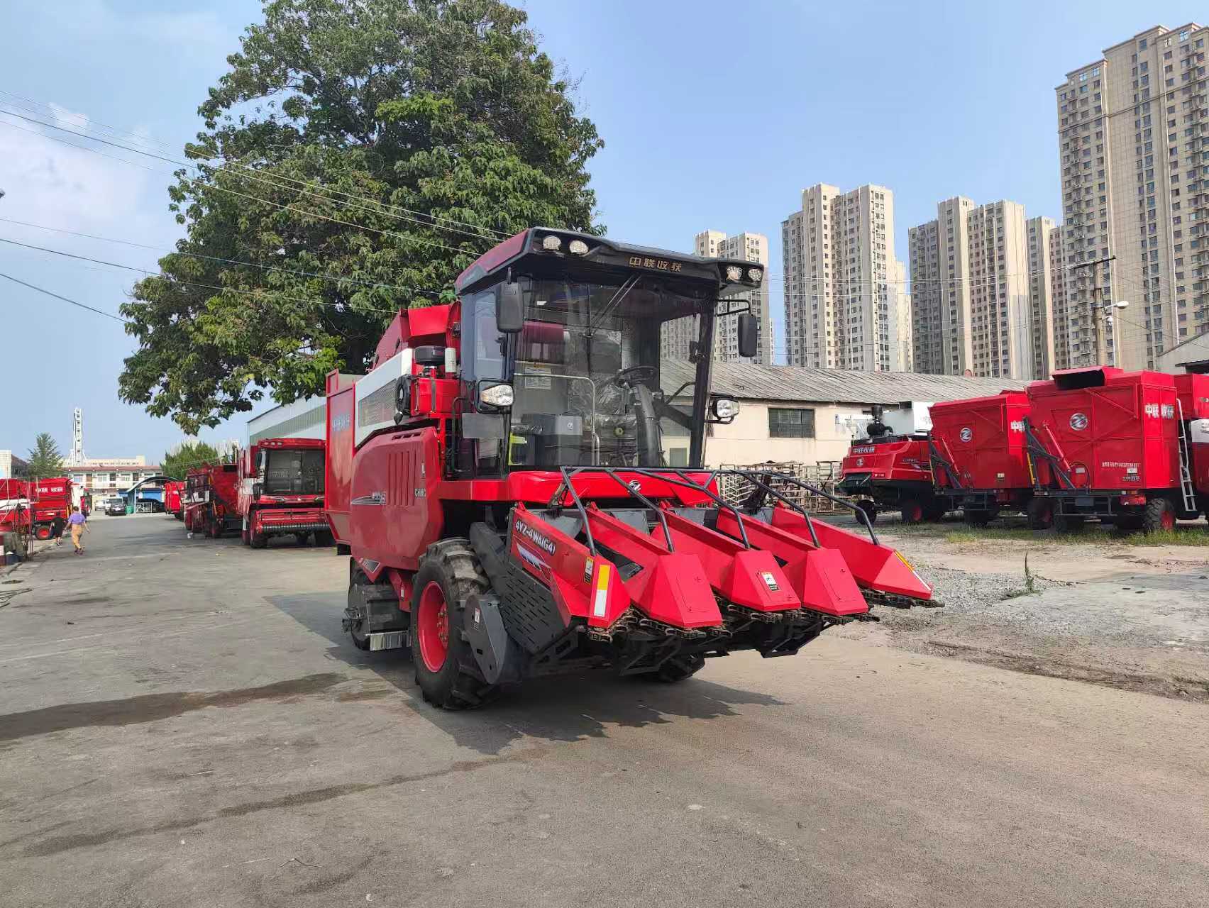 中聯(lián)收獲玉米機(jī) 用戶說好才是真的好 4YZ-4WA自走式玉米收獲機(jī)