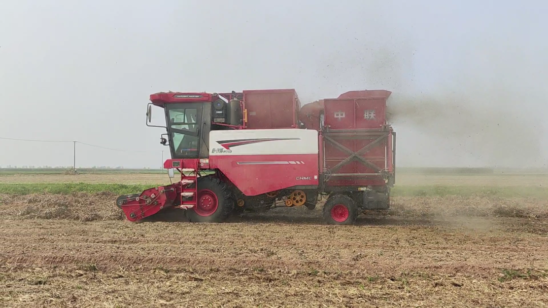 河南開(kāi)封張師傅:中聯(lián)收獲品質(zhì)值得信賴(lài) 2.png